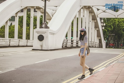 Trang Lạ tung tăng dạo phố Singapore